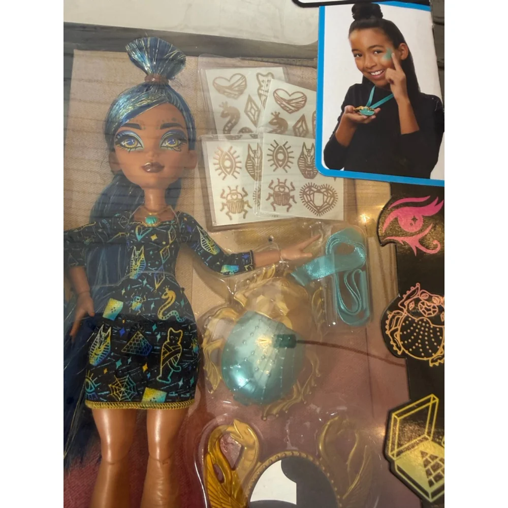 Monster High Cleo Denile Doll with Boo-Jeweled Beauty Case NEW Golden Glam Set